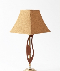 Lampe en bois et laiton vintage 1960