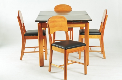 Table avec rallonge intégrée amovible + 4 chaises 1945